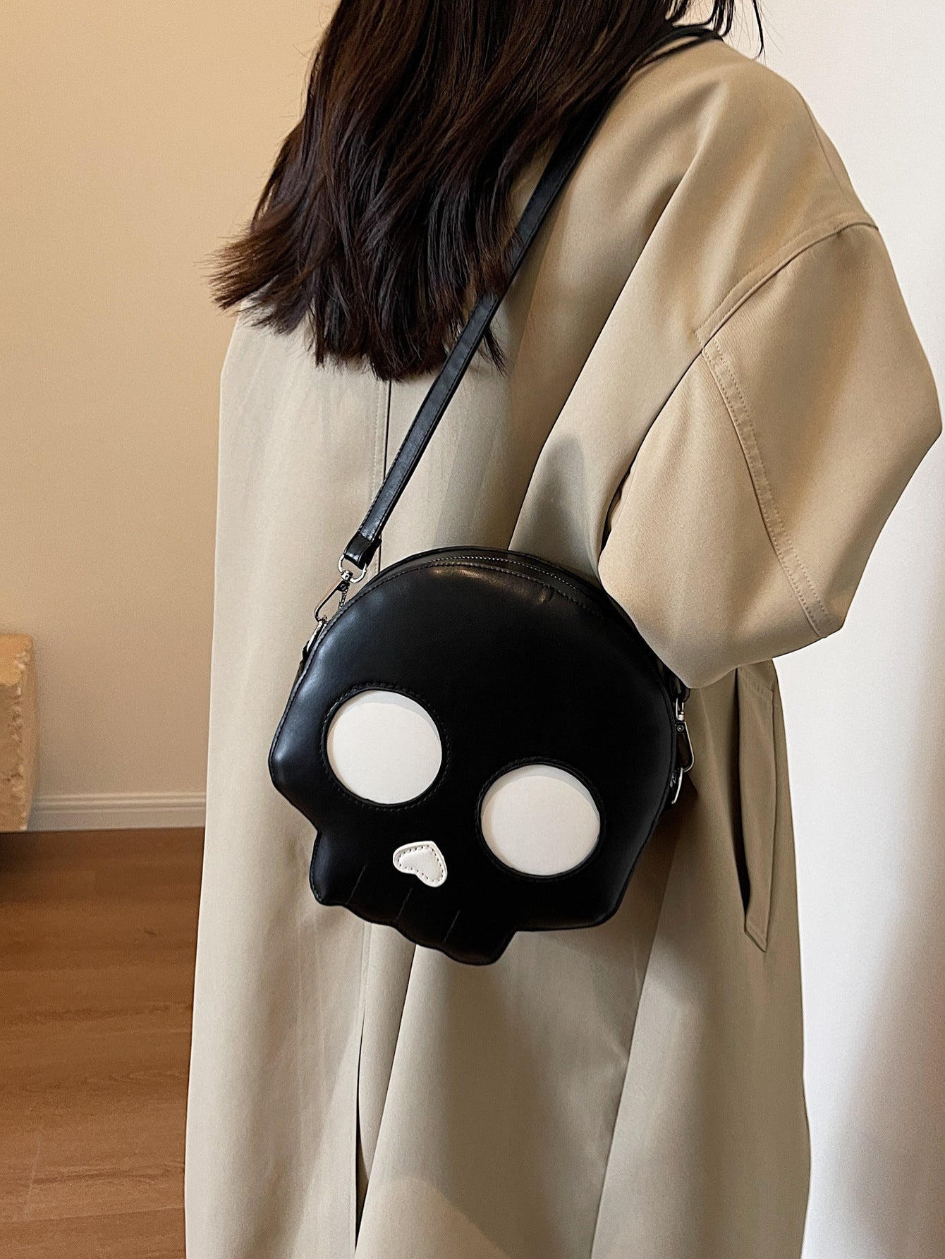 Skull Small Round Versatile Halloween Internet Celebrity Shoulder Messenger Bag - hand