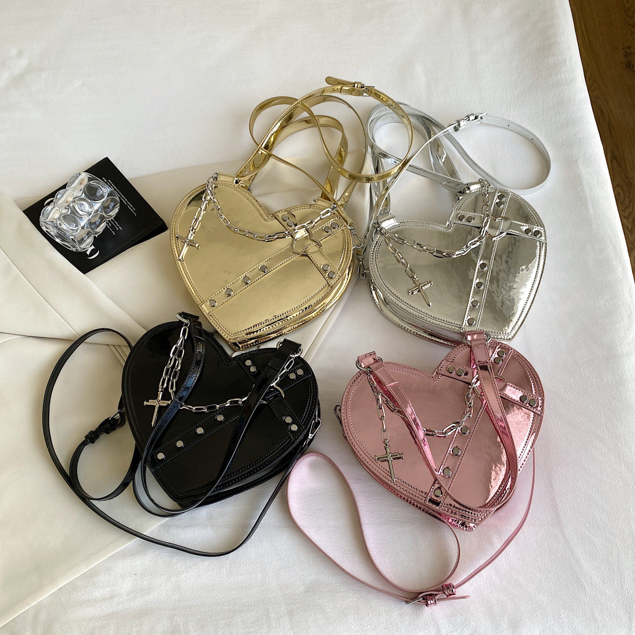 Chain Heart-shaped Bags Large Capacity Love Shoulder Bag For Women Valentine’s Day - hand