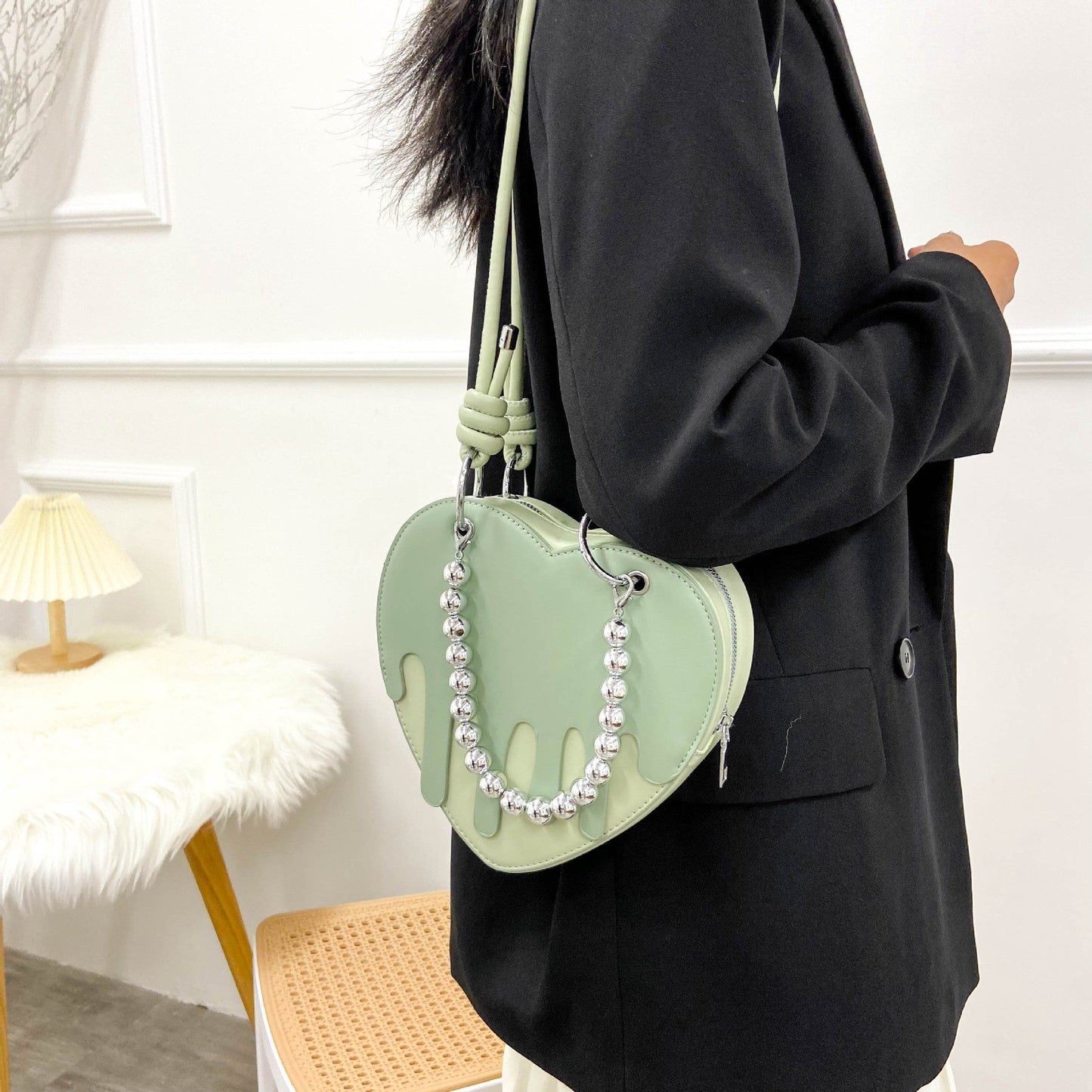 Heart-shaped Chain Bag Fashion Trend Shoulder - Black hand